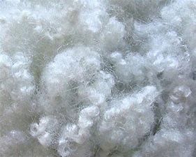 Покрашенное полиэфирное волокно Siliconized полости удлиненности от обломоков девственницы